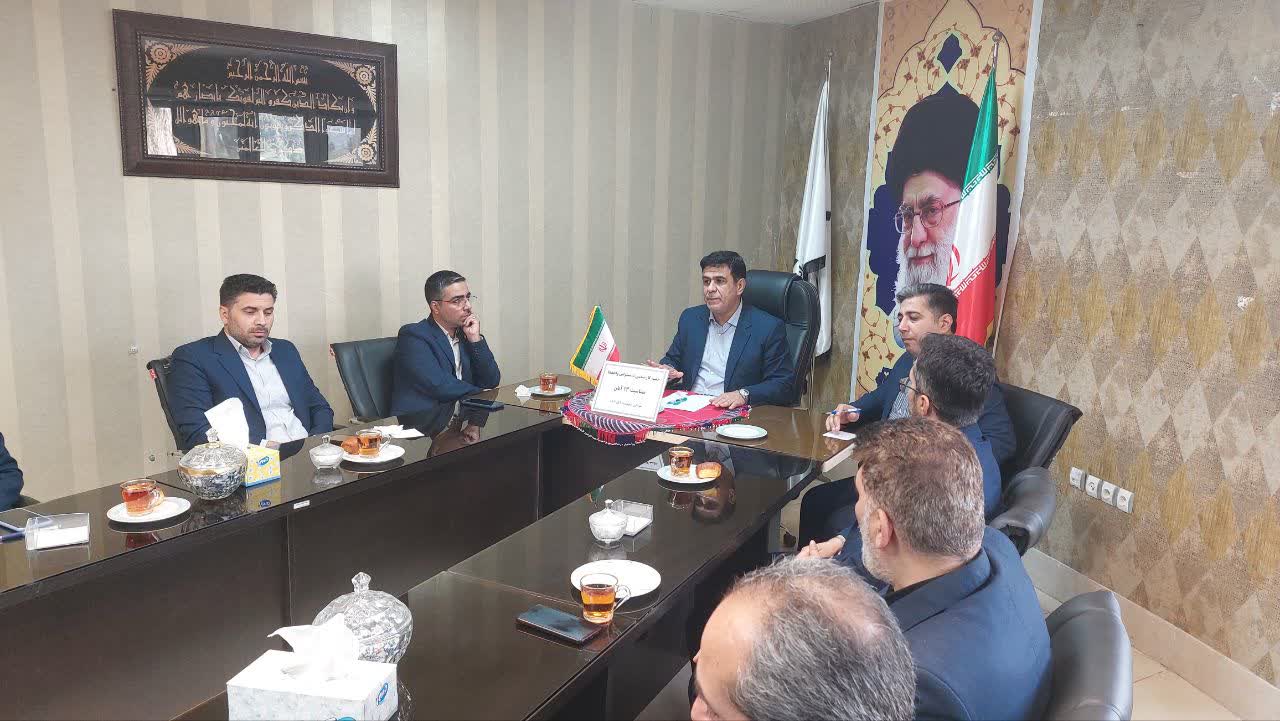 عنوابرگزاری جلسه کارشناسی مسئولین واحدهای شهرداری با تأکید بر تکریم ارباب‌رجوع، نظم اداری و گرامیداشت ۱۳ آبانن مورد نظر
