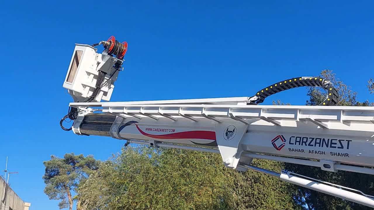 افزایش توان امدادی آتش‌نشانی مینودشت با اضافه شدن خودروی بالابر