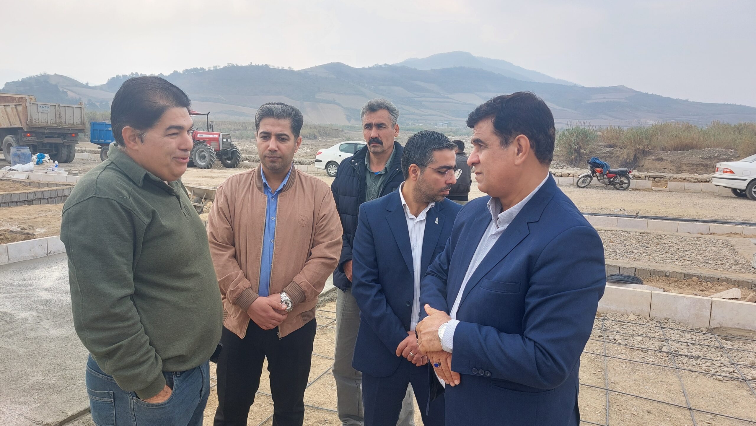 پیشرفت عملیات ساخت پارک ساحلی امام رضا(ع) / بتن‌ریزی پیست اسکیت و اجرای زیرساخت برج نوری