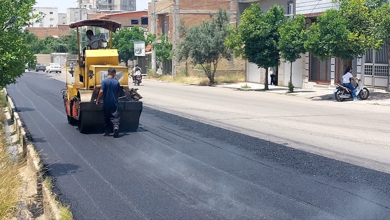 تحول در چهره معابر مینودشت؛ عملیات بهسازی با توزیع ۱۲۰۰ تن آسفالت تکمیل شد